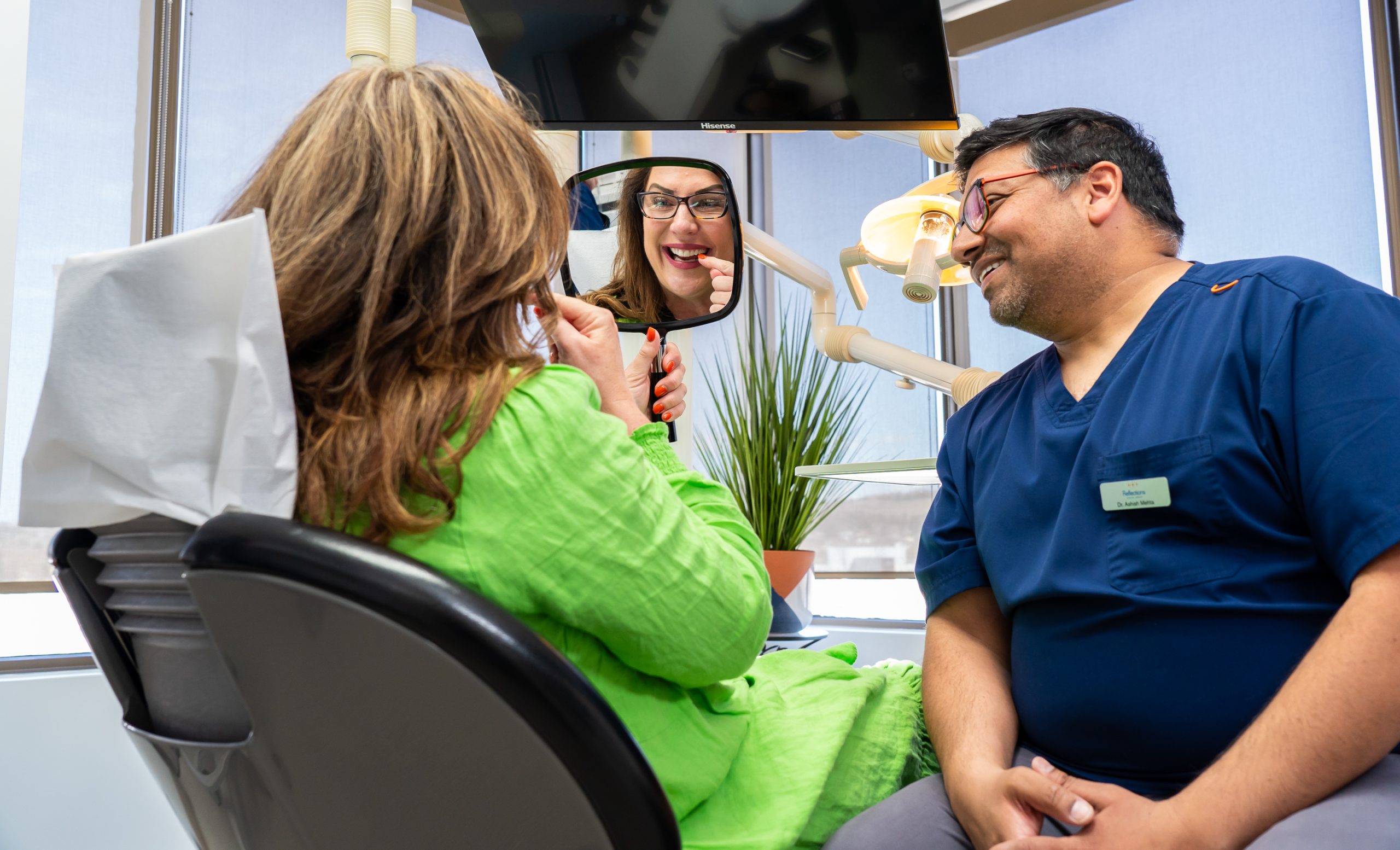 smile-makeovers-the-role-of-porcelain veneers-in-cosmetic-dentistry